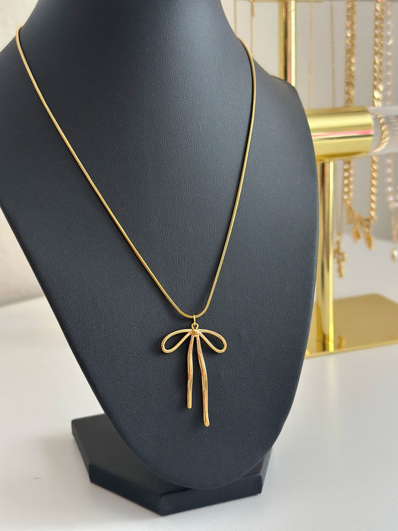 Bow Necklace